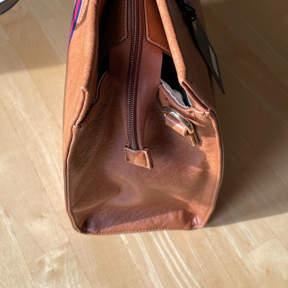 GUC Mode Luxe Handbag with detachable strap - Picture 3 of 7